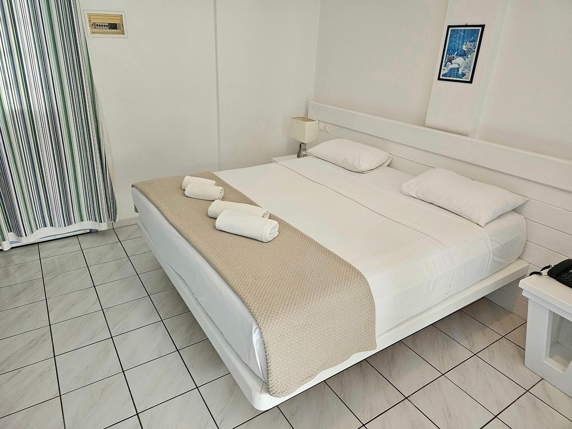 פריסה Meltemi Village Hotel מראה חיצוני תמונה